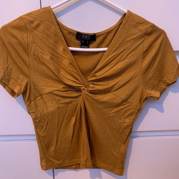 Top with nice knot on center chest - Picture 1 of 4